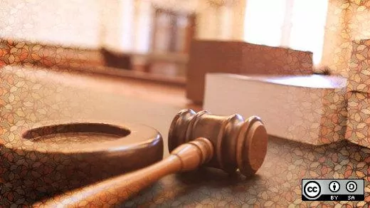 un martello usato dal giudice in udienza